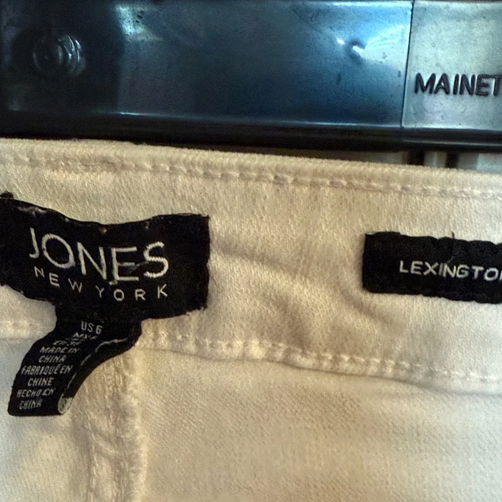 Jones New York White Women's Shorts